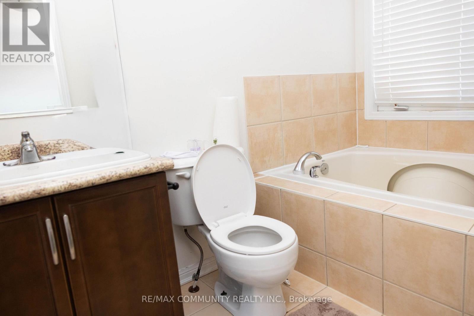 213 Fennamore Terrace, Milton (Ha Harrison), Ontario  L9T 0X7 - Photo 17 - W12757398