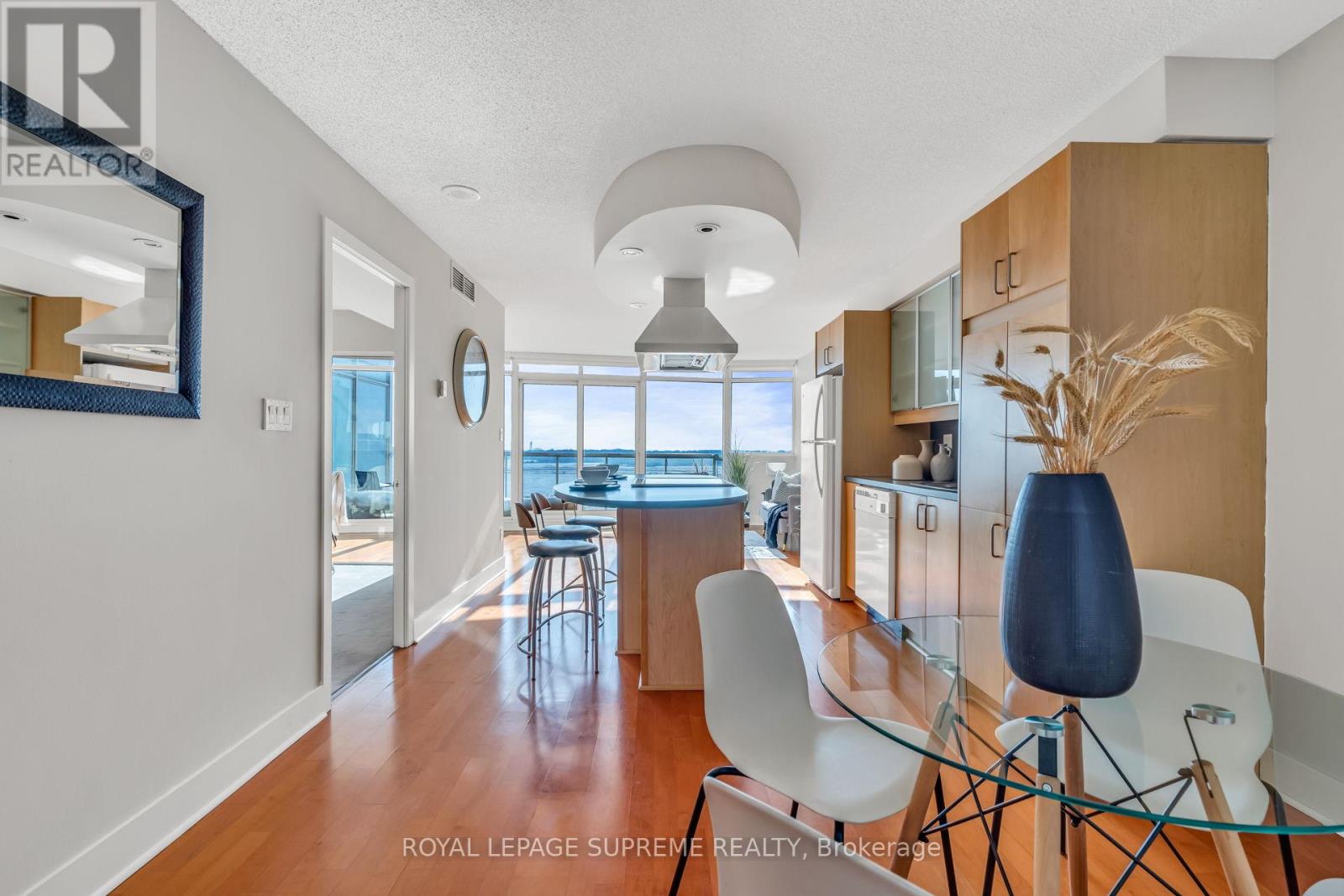 1226 - 550 Queens Quay W, Toronto (Waterfront Communities), Ontario  M5V 3M8 - Photo 10 - C12757604
