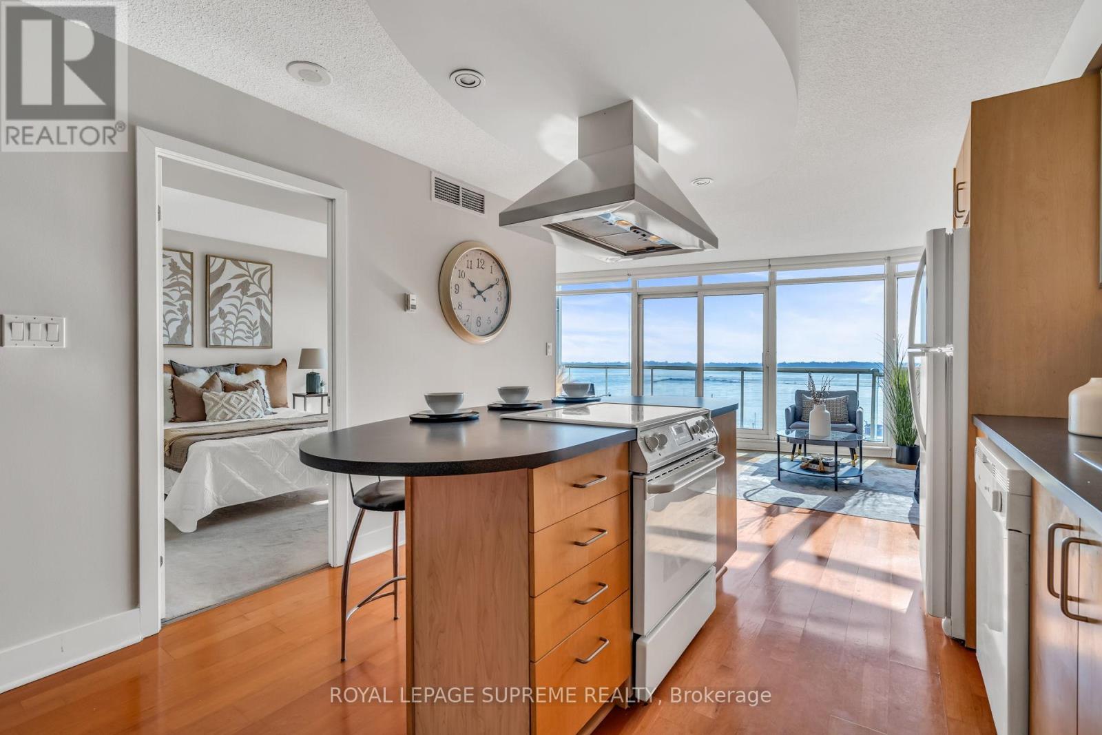 1226 - 550 Queens Quay W, Toronto (Waterfront Communities), Ontario  M5V 3M8 - Photo 11 - C12757604