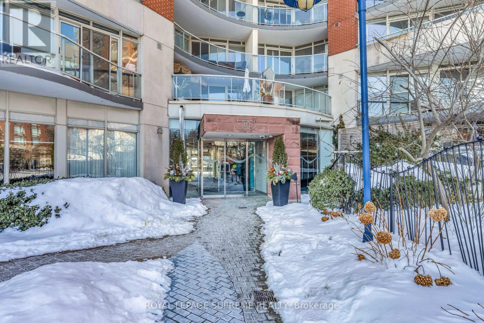 1226 - 550 Queens Quay W, Toronto (Waterfront Communities), Ontario  M5V 3M8 - Photo 2 - C12757604