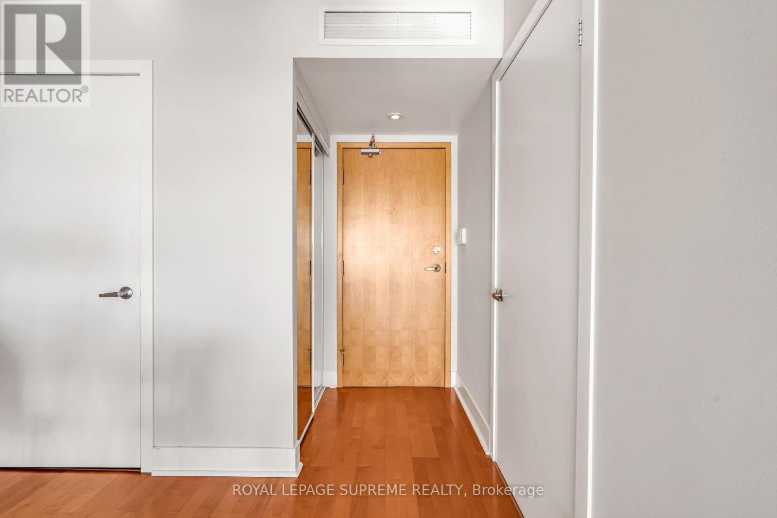 1226 - 550 Queens Quay W, Toronto (Waterfront Communities), Ontario  M5V 3M8 - Photo 5 - C12757604