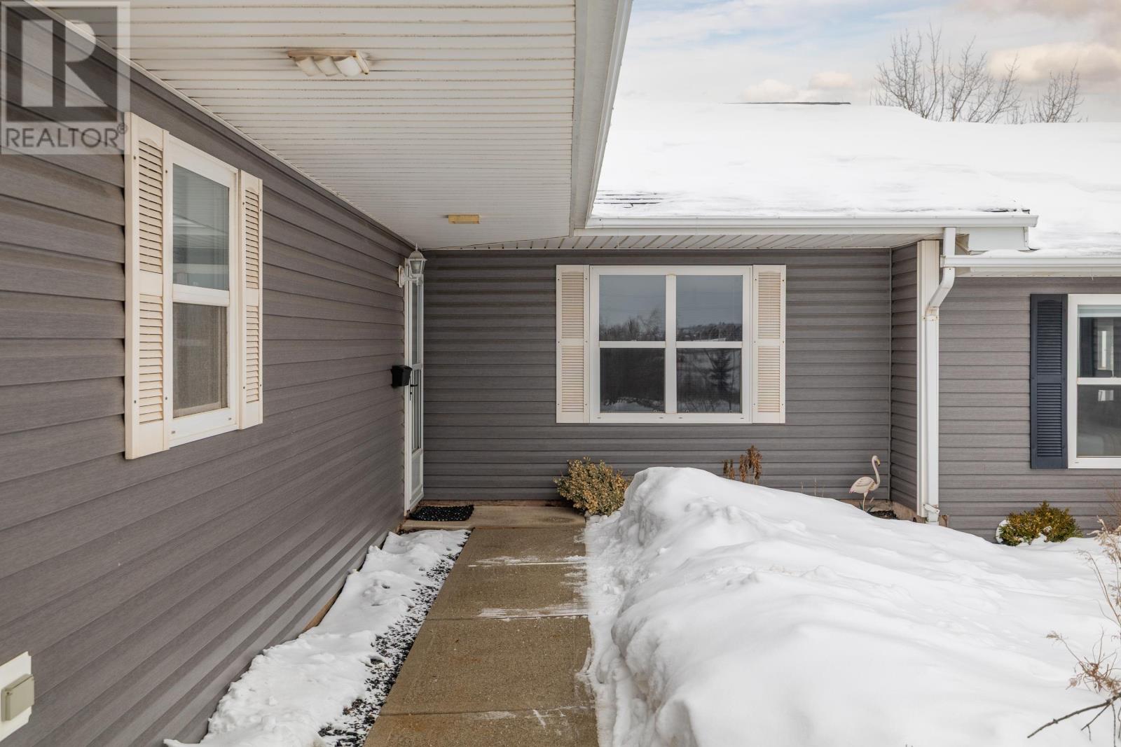 258 Shakespeare Drive, Stratford, Prince Edward Island  C1B 2X5 - Photo 3 - 202602105