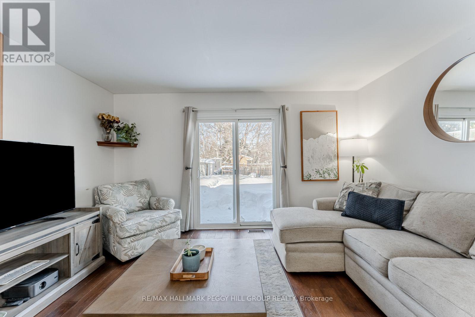 6 James Street, Barrie (Ardagh), Ontario  L4N 6M4 - Photo 3 - S12757614