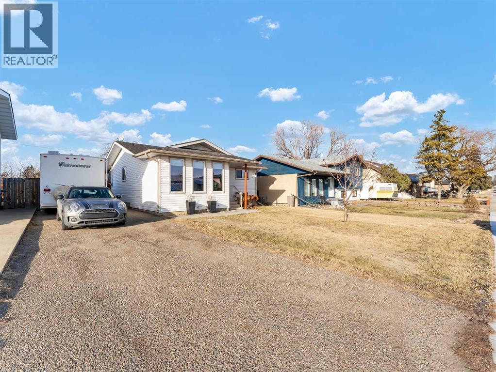 922 5 Street Se, Redcliff, Alberta  T0J 2P0 - Photo 3 - A2279026