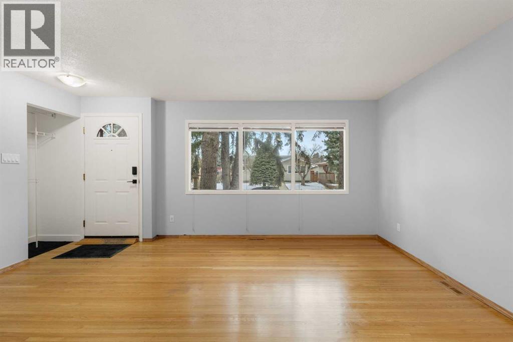 459 Astoria Crescent Se, Calgary, Alberta  T2J 0Y6 - Photo 4 - A2282681