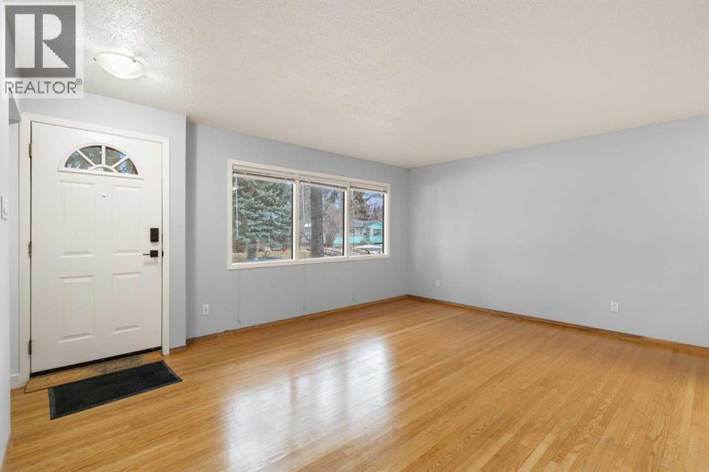 459 Astoria Crescent Se, Calgary, Alberta  T2J 0Y6 - Photo 3 - A2282681