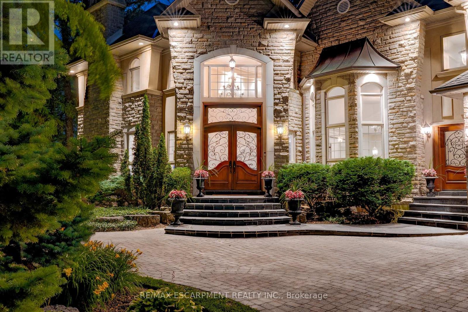 106 Appleby Place, Burlington (Shoreacres), Ontario  L7L 2X1 - Photo 3 - W12757636