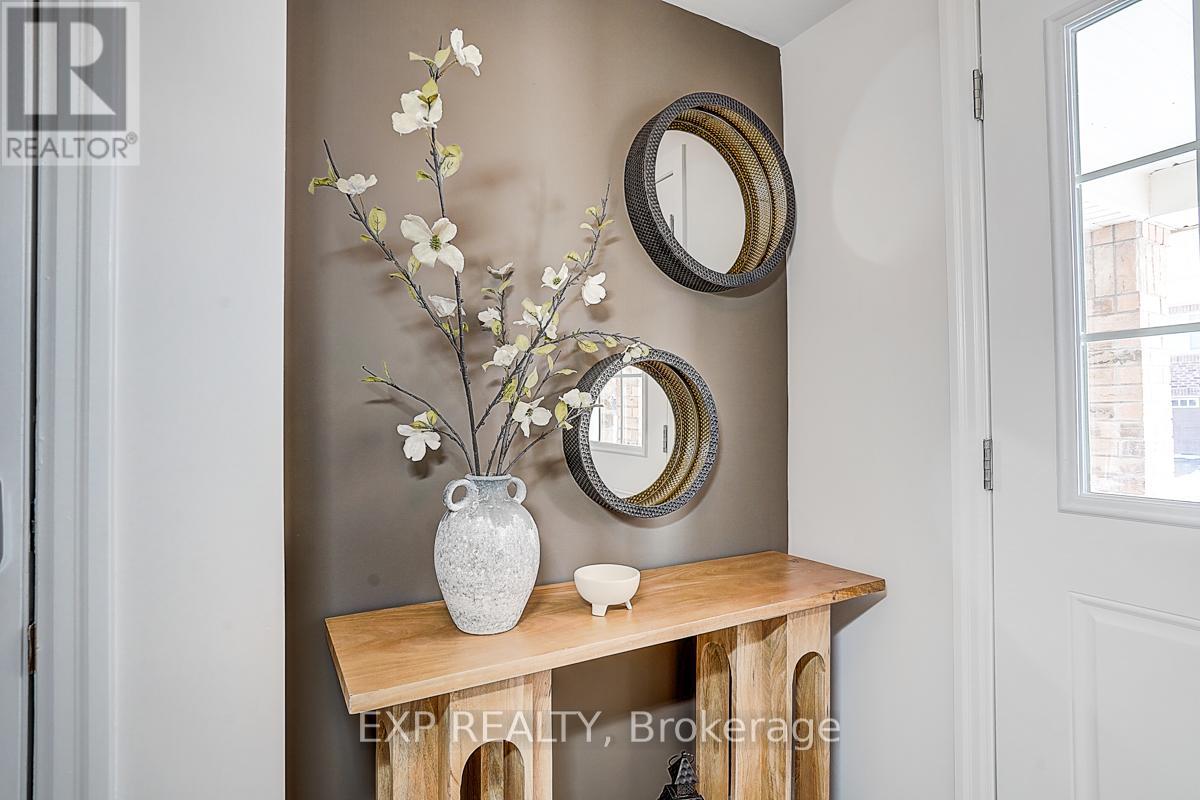 62 Bond Head Court, Milton (Fo Ford), Ontario  L9E 1G4 - Photo 4 - W12757644