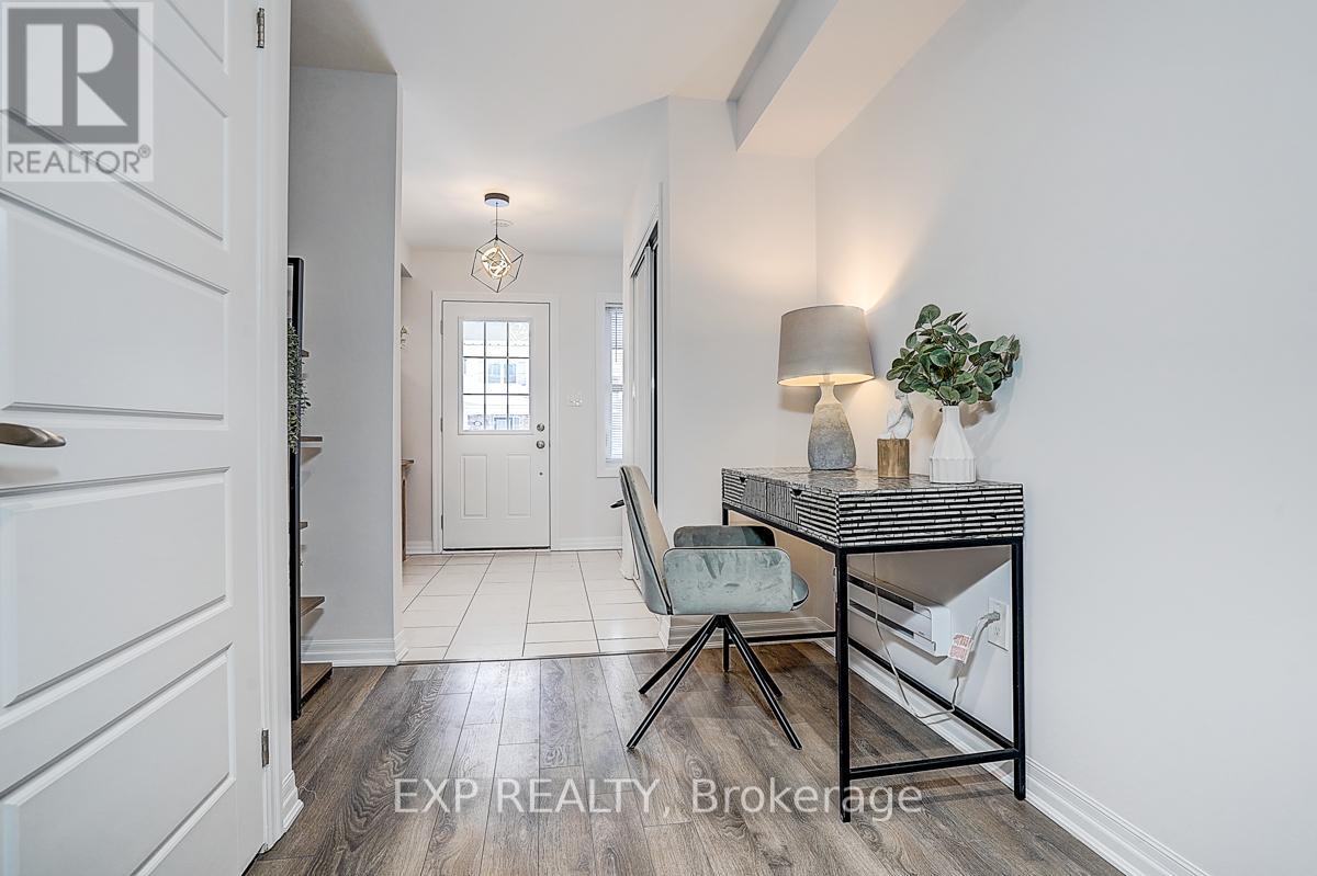 62 Bond Head Court, Milton (Fo Ford), Ontario  L9E 1G4 - Photo 6 - W12757644