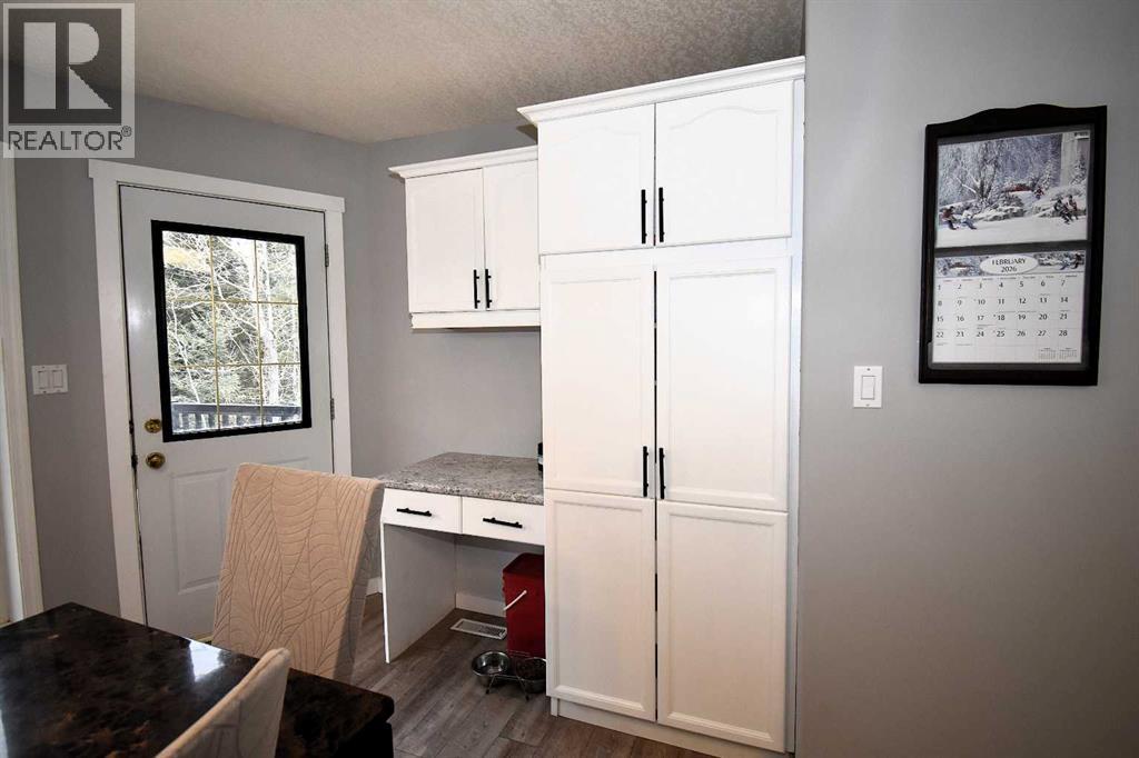 309 Eaton Drive, Hinton, Alberta  T7V 1Y5 - Photo 7 - A2263626