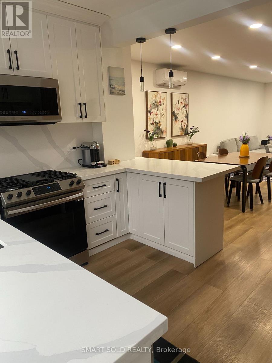 42 Arnold Avenue, Toronto, Ontario  M5A 3B2 - Photo 14 - C12682450