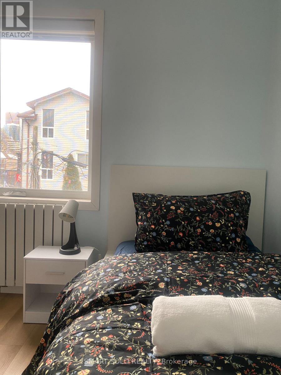 42 Arnold Avenue, Toronto, Ontario  M5A 3B2 - Photo 24 - C12682450