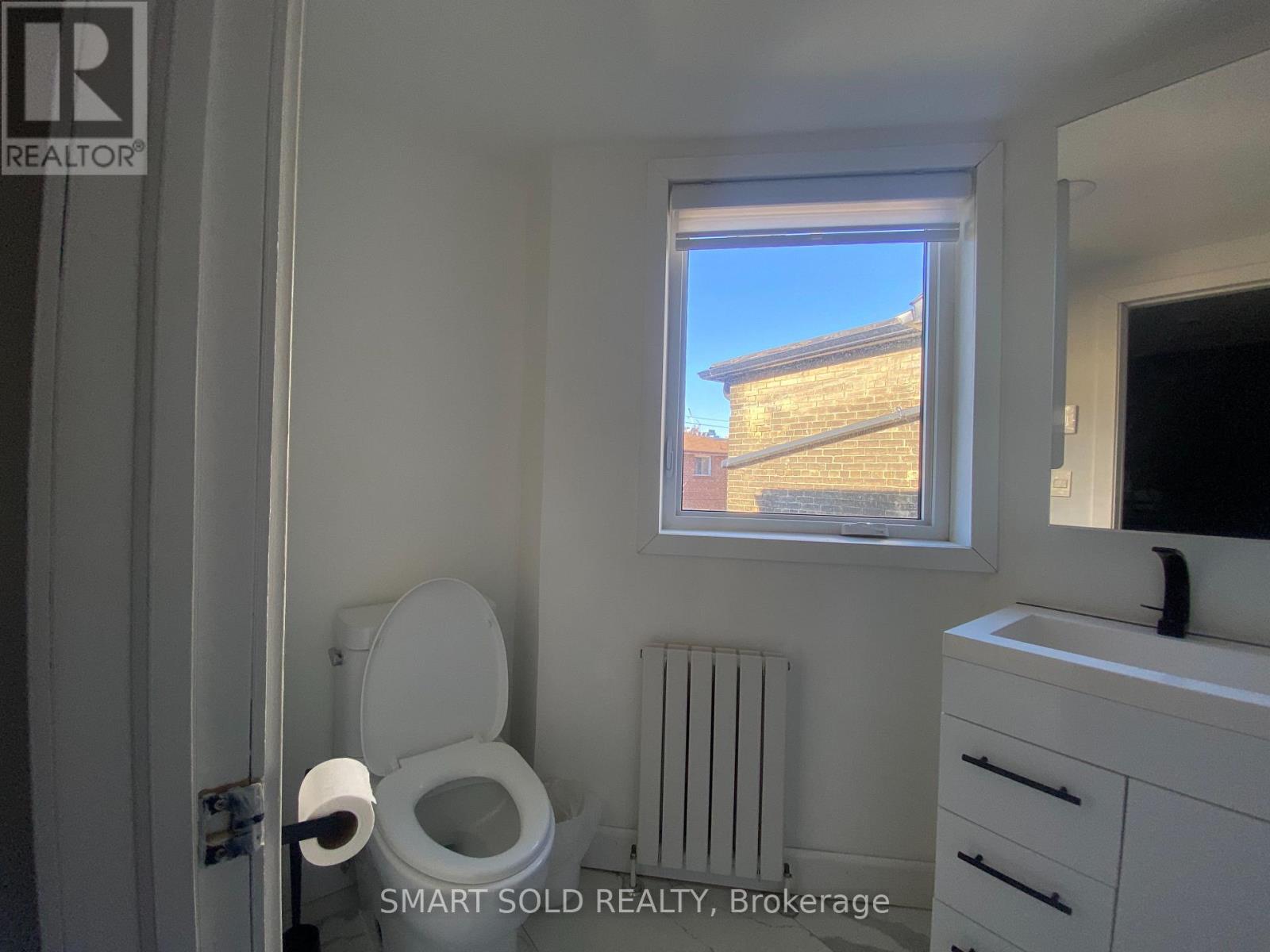 42 Arnold Avenue, Toronto, Ontario  M5A 3B2 - Photo 31 - C12682450