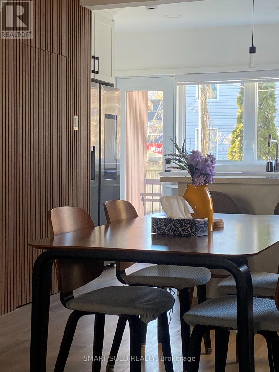 42 Arnold Avenue, Toronto, Ontario  M5A 3B2 - Photo 5 - C12682450