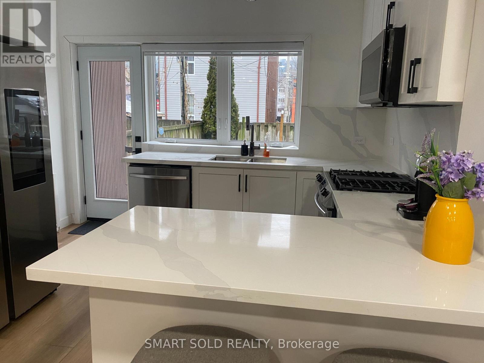 42 Arnold Avenue, Toronto, Ontario  M5A 3B2 - Photo 15 - C12683076