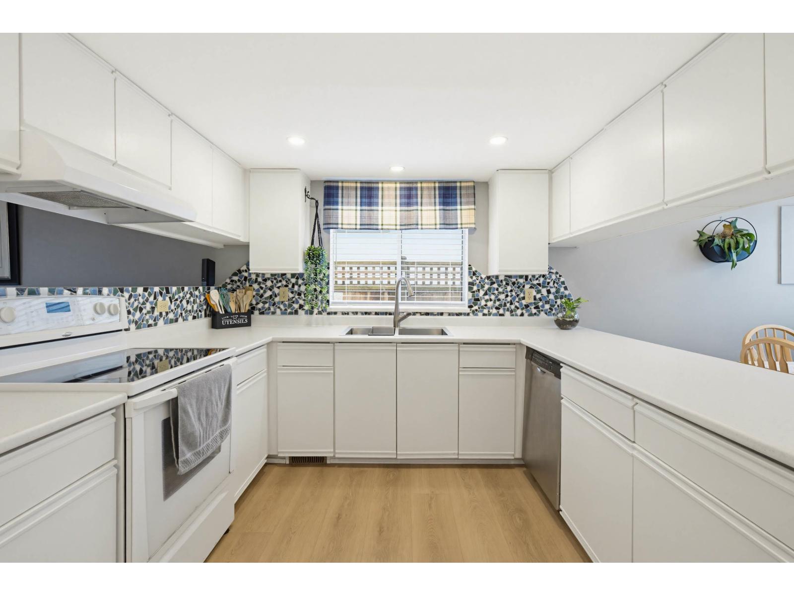 15618 93 Avenue, Surrey, British Columbia  V4N 3B2 - Photo 11 - R3085208