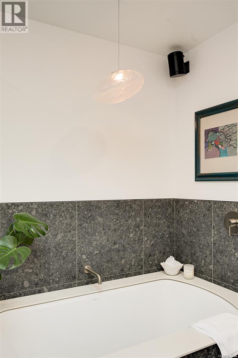 554 Beach Dr, Oak Bay, British Columbia  V8S 2M5 - Photo 62 - 1024508