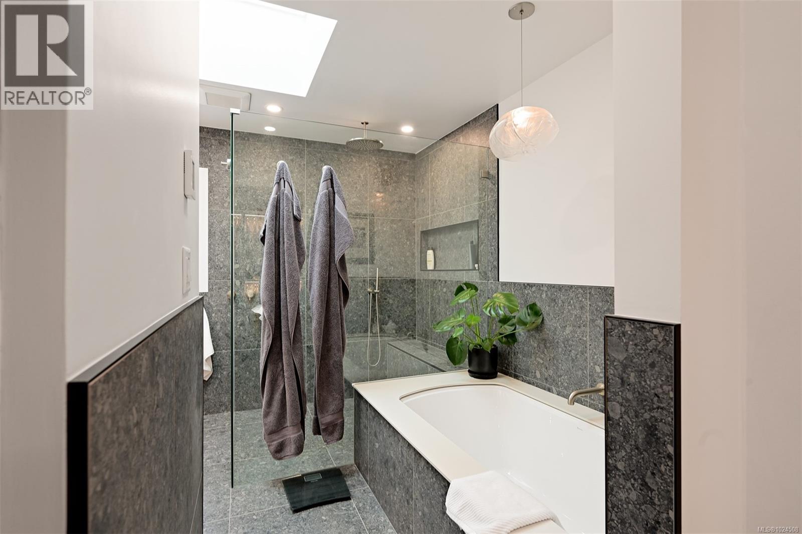 554 Beach Dr, Oak Bay, British Columbia  V8S 2M5 - Photo 56 - 1024508