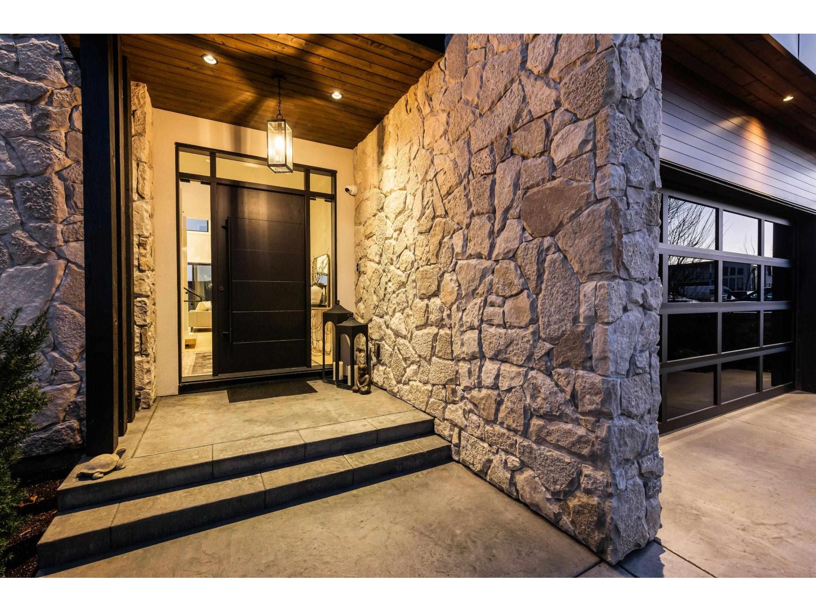 35468 Verado Court, Abbotsford, British Columbia  V3G 0G2 - Photo 2 - R3086387