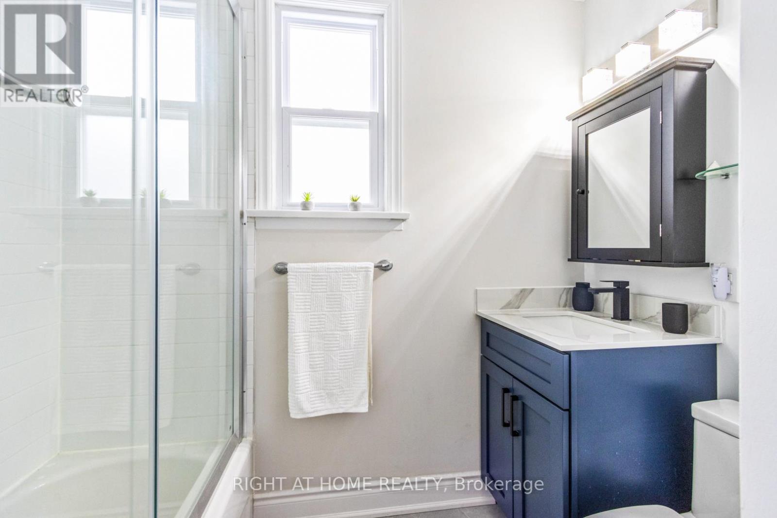 735 Srigley Street, Newmarket, Ontario  L3Y 1X6 - Photo 18 - N12756068