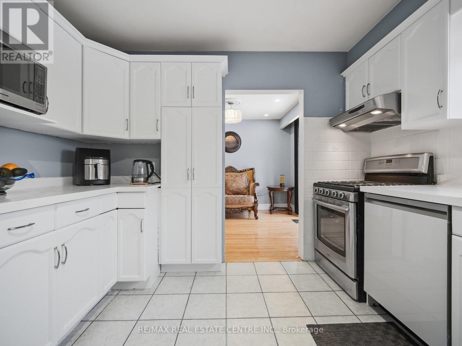 59 Roberts Crescent, Brampton, Ontario  L6W 1G9 - Photo 18 - W12753486