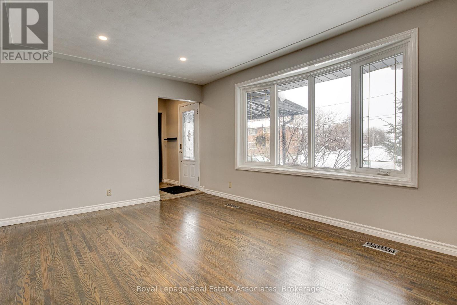 1 - 45 Bond Street, Kitchener, Ontario  N2H 4S4 - Photo 17 - X12637468