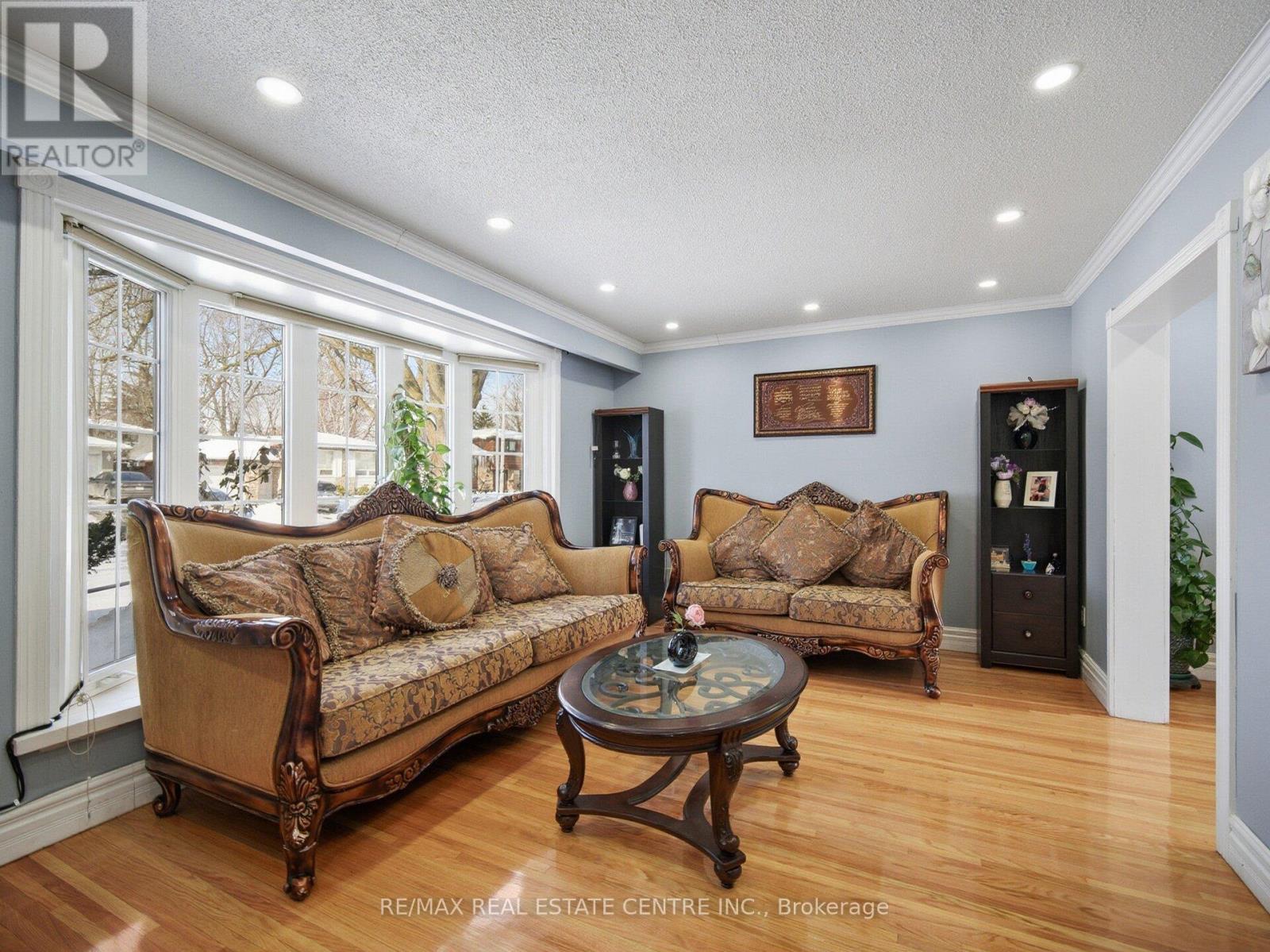 59 Roberts Crescent, Brampton, Ontario  L6W 1G9 - Photo 9 - W12753486