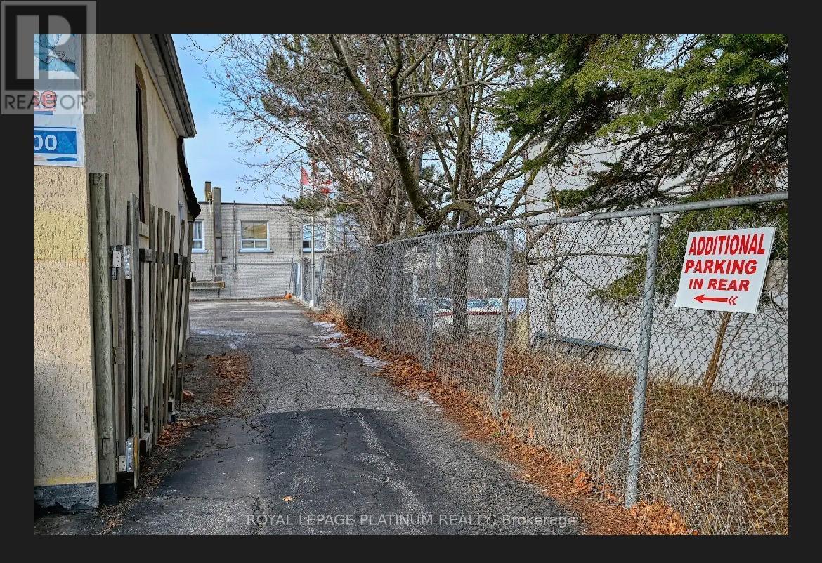 2 Elmhurst Drive, Toronto, Ontario  M9W 2J3 - Photo 10 - W12755918