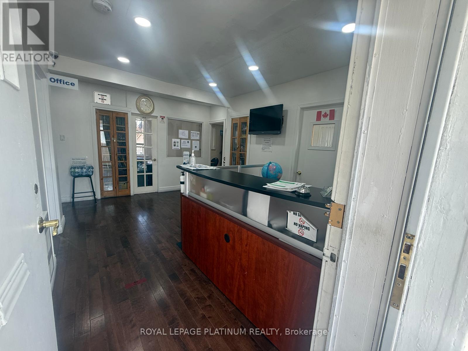 2 Elmhurst Drive, Toronto, Ontario  M9W 2J3 - Photo 14 - W12755918