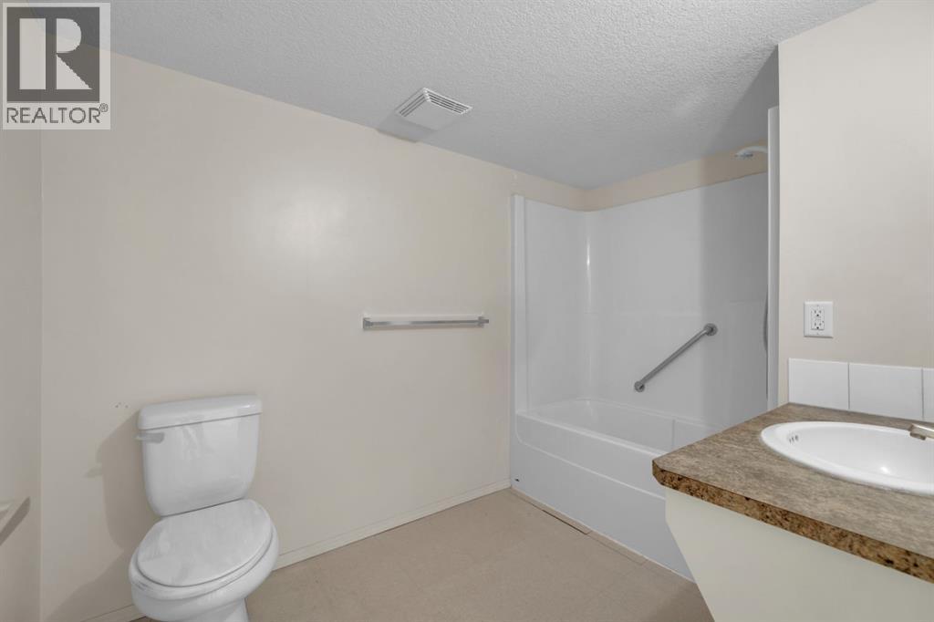 219, 80a Kelloway Crescent, Red Deer, Alberta  T4P 4G7 - Photo 11 - A2275111