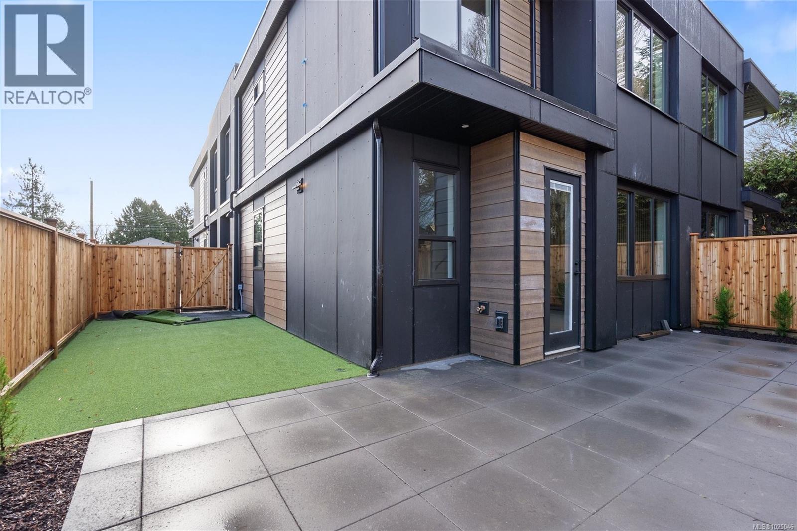 3 588 Whiteside St, Saanich, British Columbia  V8Z 1Y6 - Photo 34 - 1025046