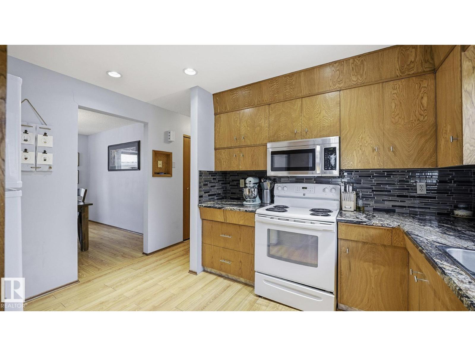 8911 83 Av Nw, Edmonton, Alberta  T6C 1B4 - Photo 12 - E4472174