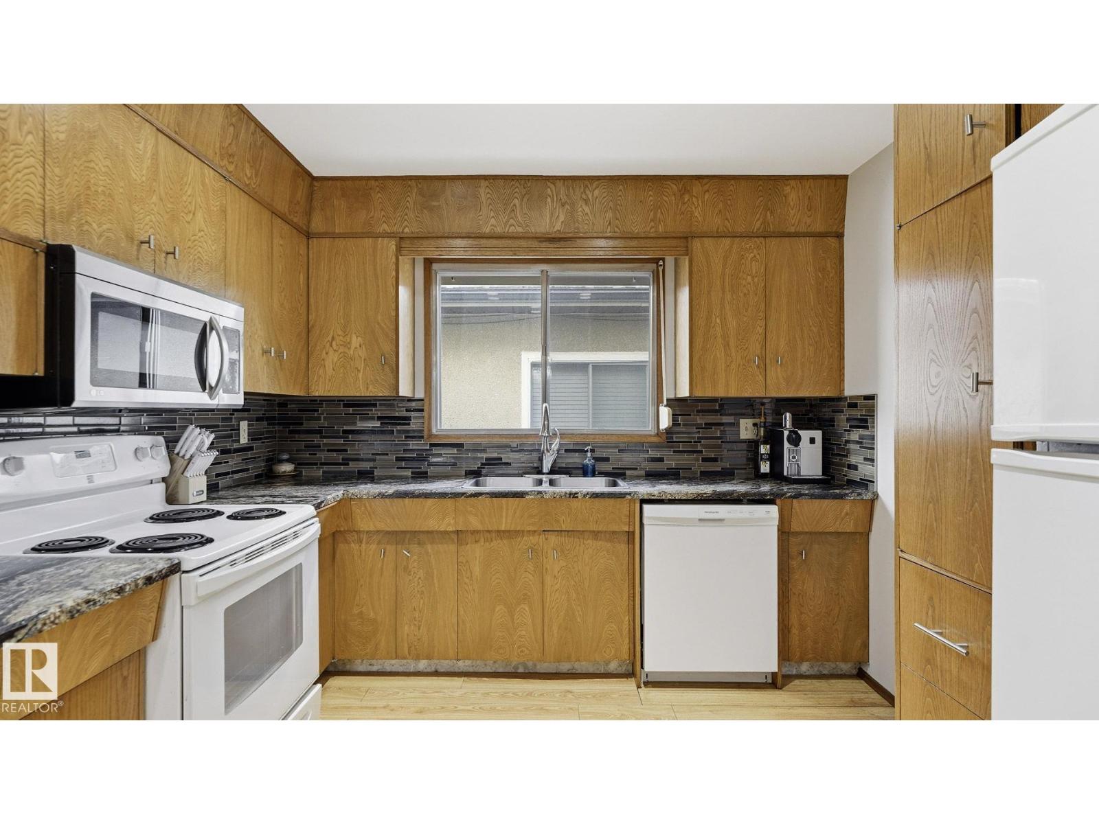 8911 83 Av Nw, Edmonton, Alberta  T6C 1B4 - Photo 13 - E4472174