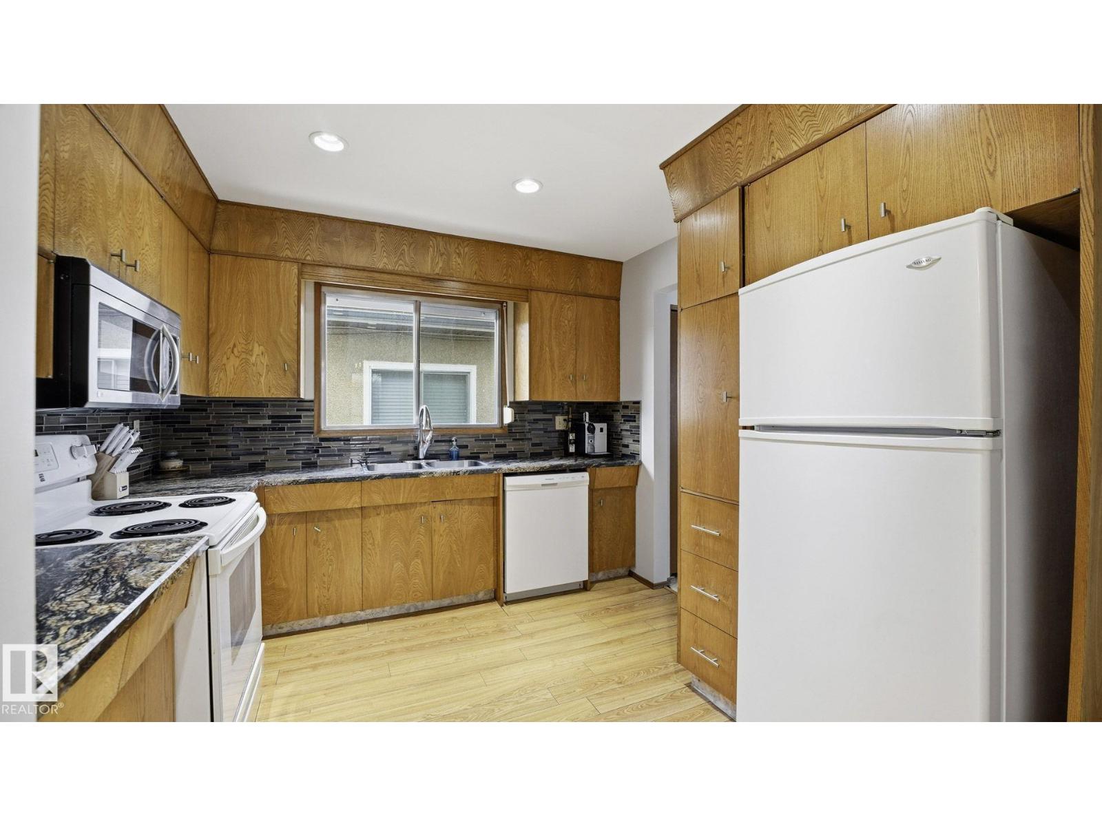 8911 83 Av Nw, Edmonton, Alberta  T6C 1B4 - Photo 14 - E4472174