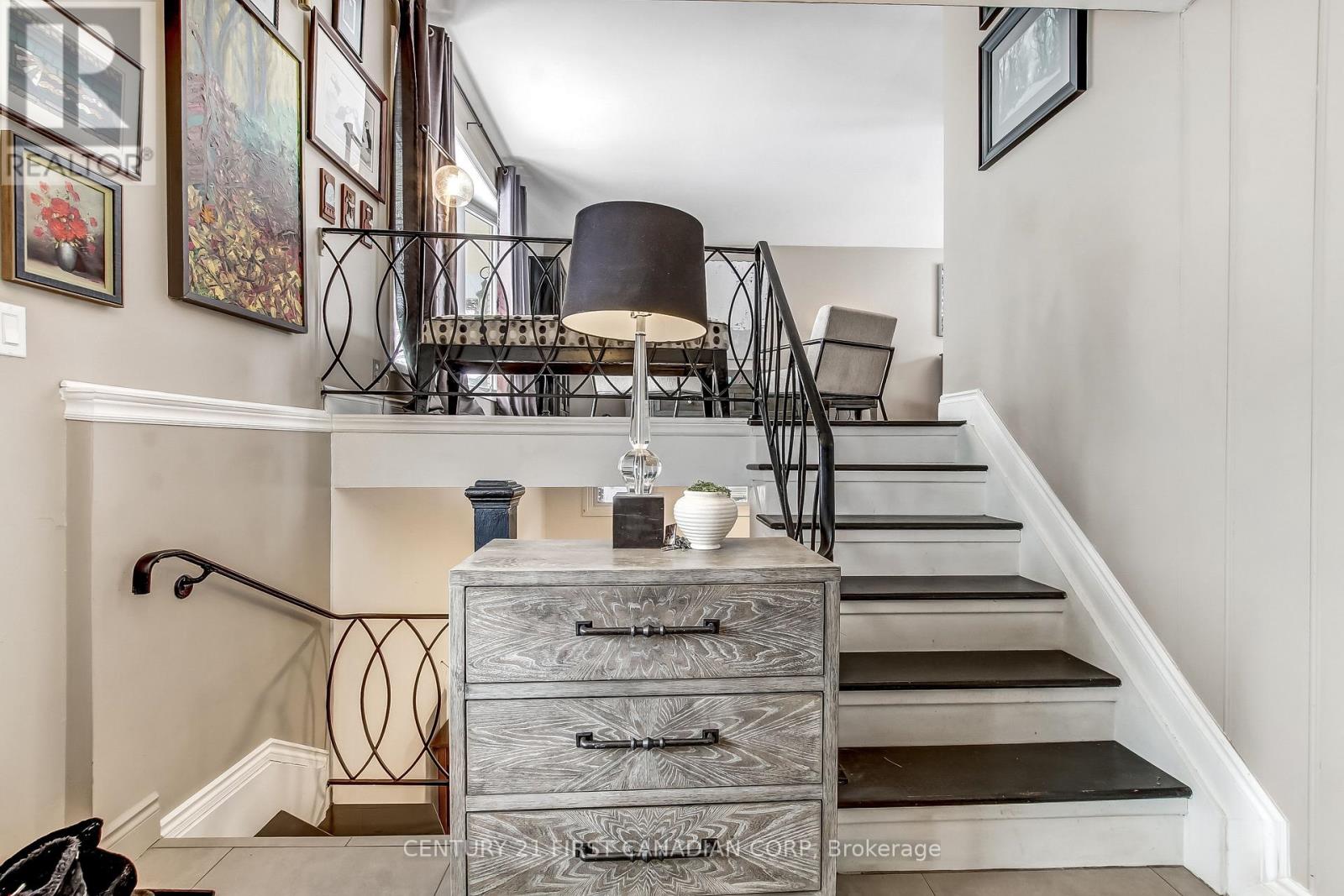 Photo 18 of 34 for 276 Southcrest Drive