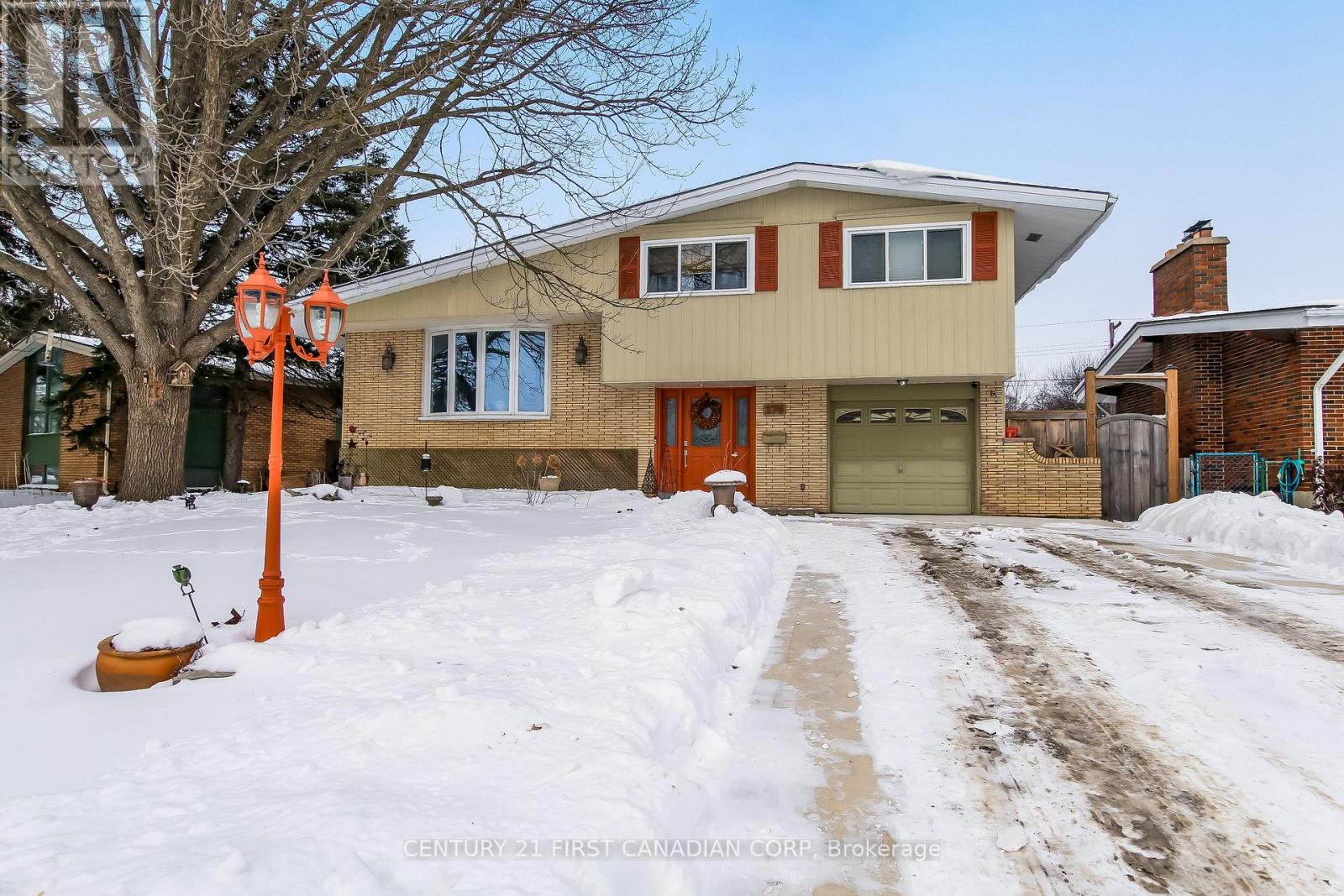 Photo 2 of 34 for 276 Southcrest Drive