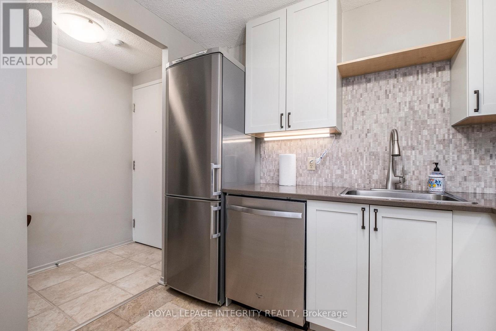 210 - 1025 Grenon Avenue, Ottawa, Ontario  K2B 8S5 - Photo 17 - X12548566