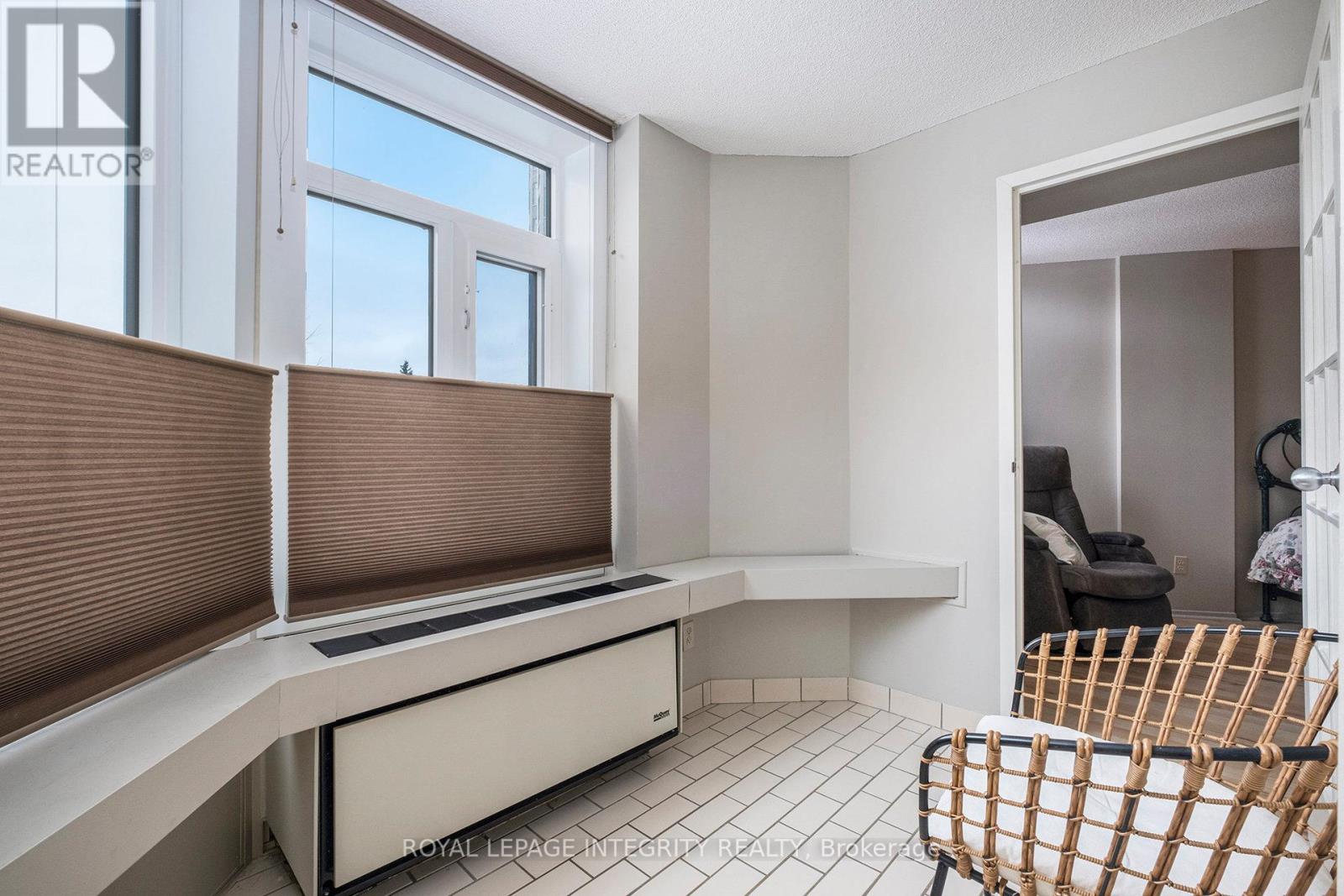 210 - 1025 Grenon Avenue, Ottawa, Ontario  K2B 8S5 - Photo 4 - X12548566