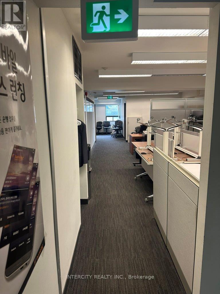 2/f - 627 Bloor Street W, Toronto (Palmerston-Little Italy), Ontario  M6G 1K8 - Photo 17 - C12757940