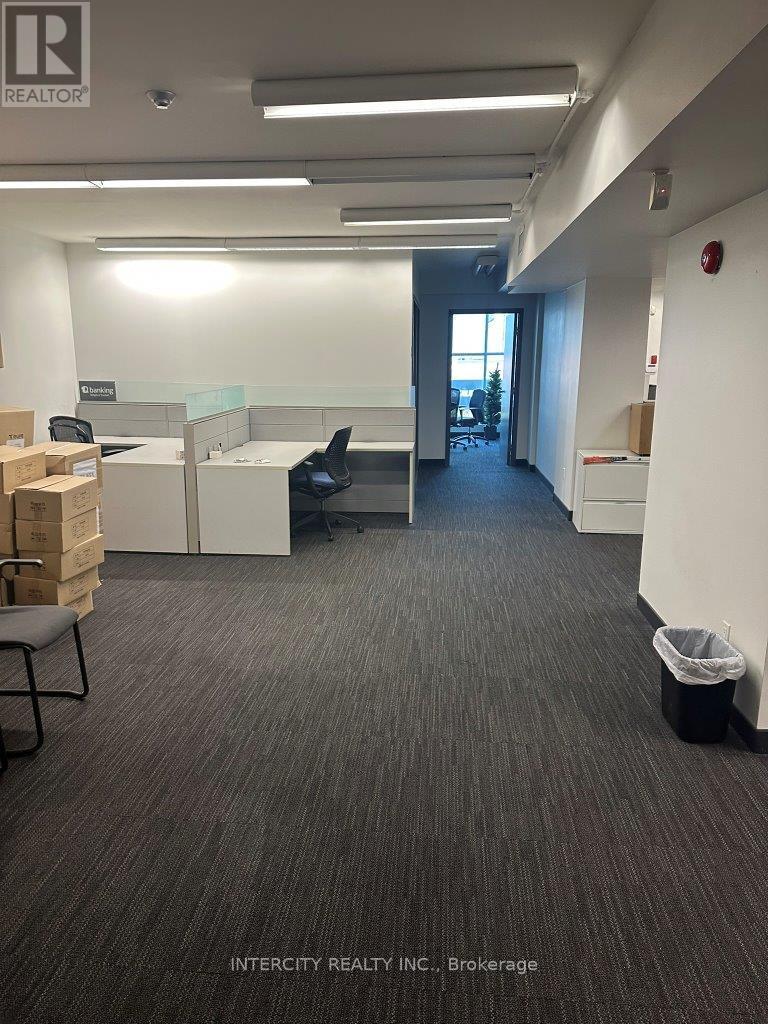 2/f - 627 Bloor Street W, Toronto (Palmerston-Little Italy), Ontario  M6G 1K8 - Photo 6 - C12757940