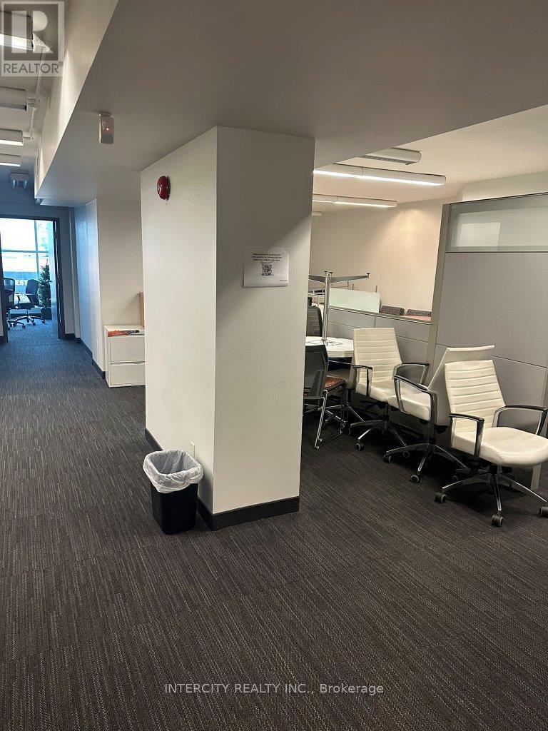 2/f - 627 Bloor Street W, Toronto (Palmerston-Little Italy), Ontario  M6G 1K8 - Photo 7 - C12757940