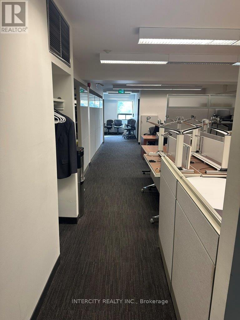 2/f - 627 Bloor Street W, Toronto (Palmerston-Little Italy), Ontario  M6G 1K8 - Photo 9 - C12757940