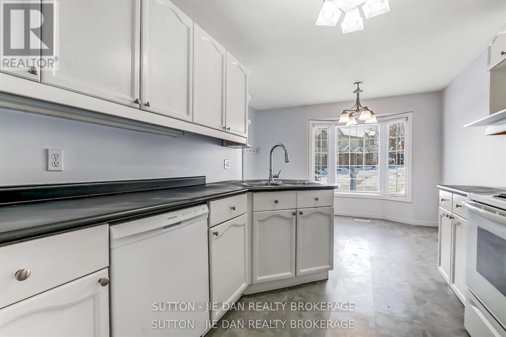 63 - 70 Chapman Court, London North, Ontario  N6G 4Z9 - Photo 3 - X12757774