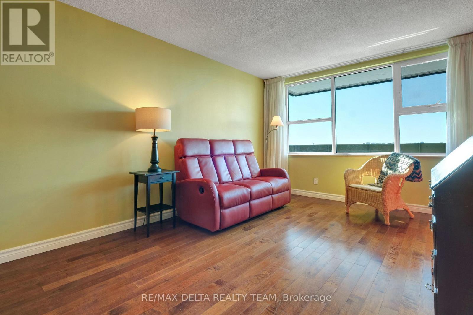 1001 - 555 Brittany Drive, Ottawa, Ontario  K1K 4C5 - Photo 11 - X12756880