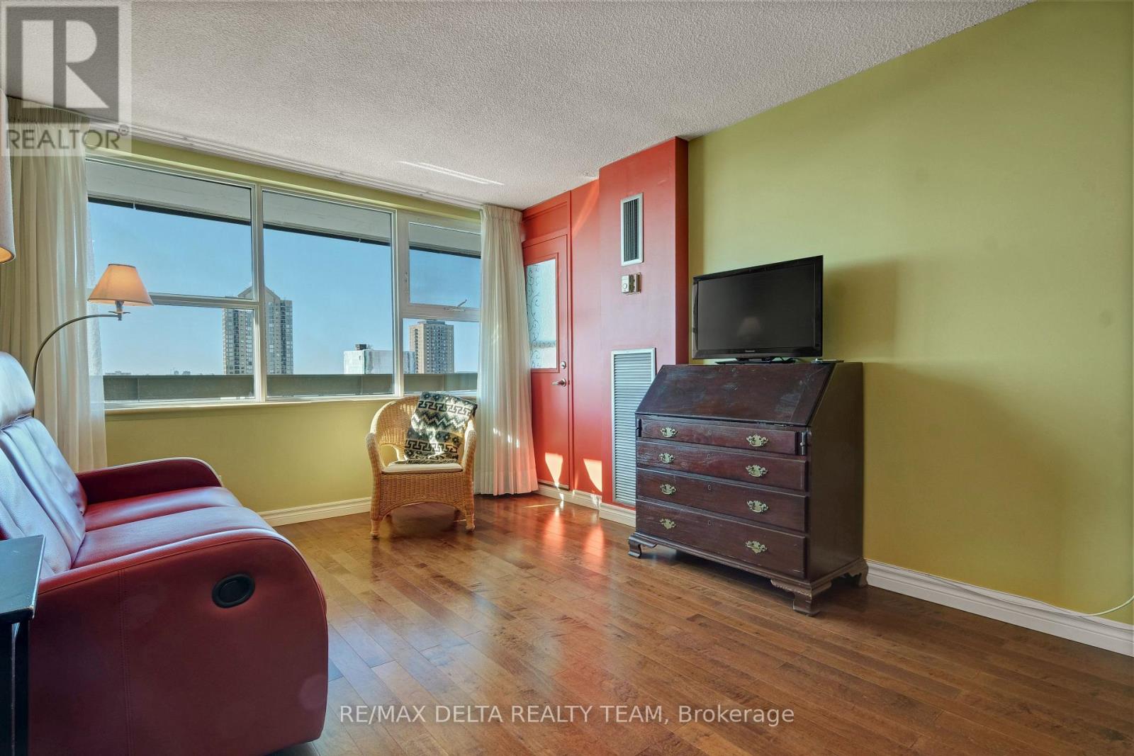 1001 - 555 Brittany Drive, Ottawa, Ontario  K1K 4C5 - Photo 12 - X12756880