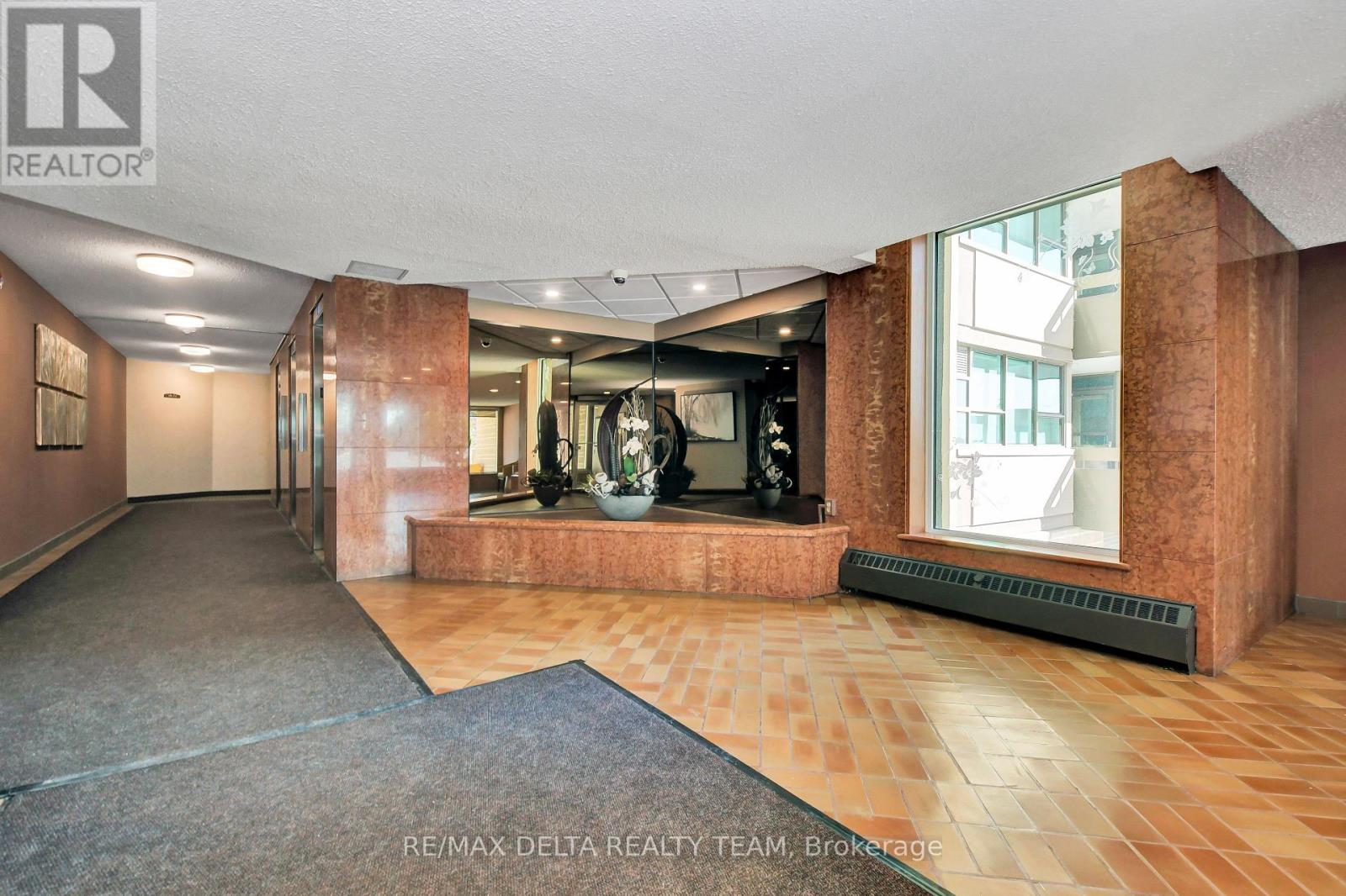 1001 - 555 Brittany Drive, Ottawa, Ontario  K1K 4C5 - Photo 3 - X12756880