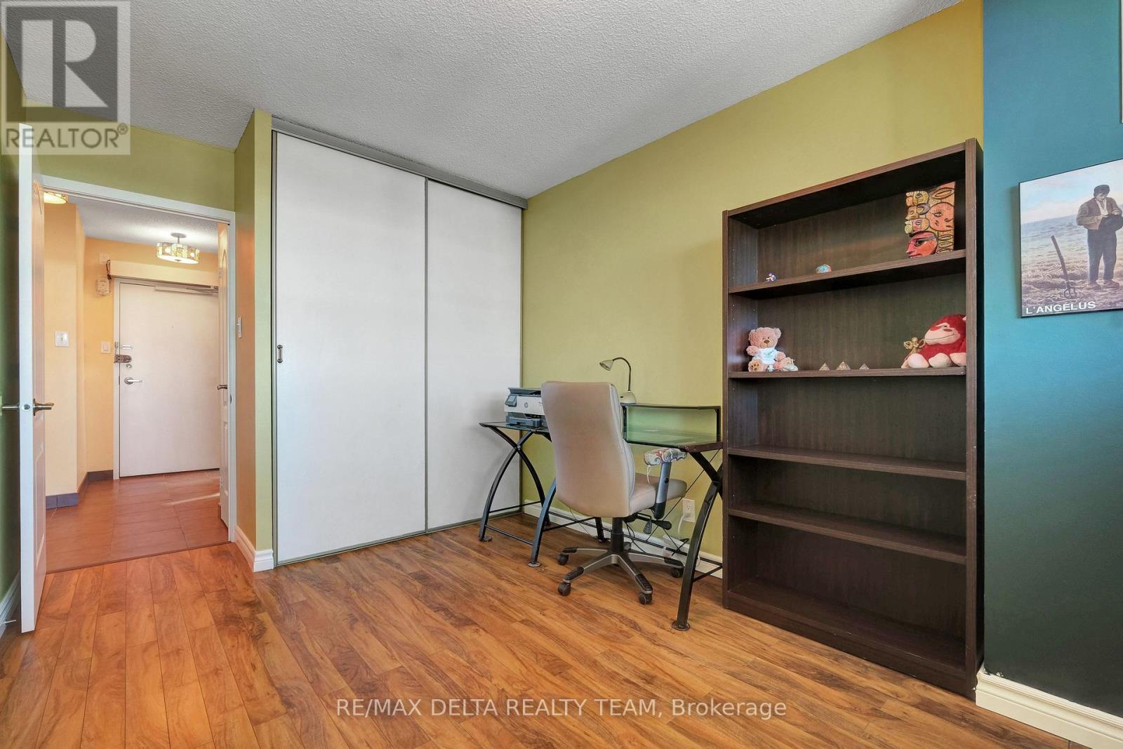 1001 - 555 Brittany Drive, Ottawa, Ontario  K1K 4C5 - Photo 17 - X12756880