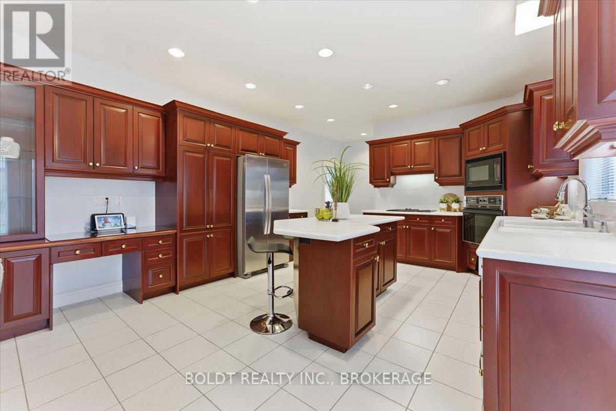 15 Golden Boulevard, St. Catharines, Ontario  L2N 7L8 - Photo 12 - X12757334