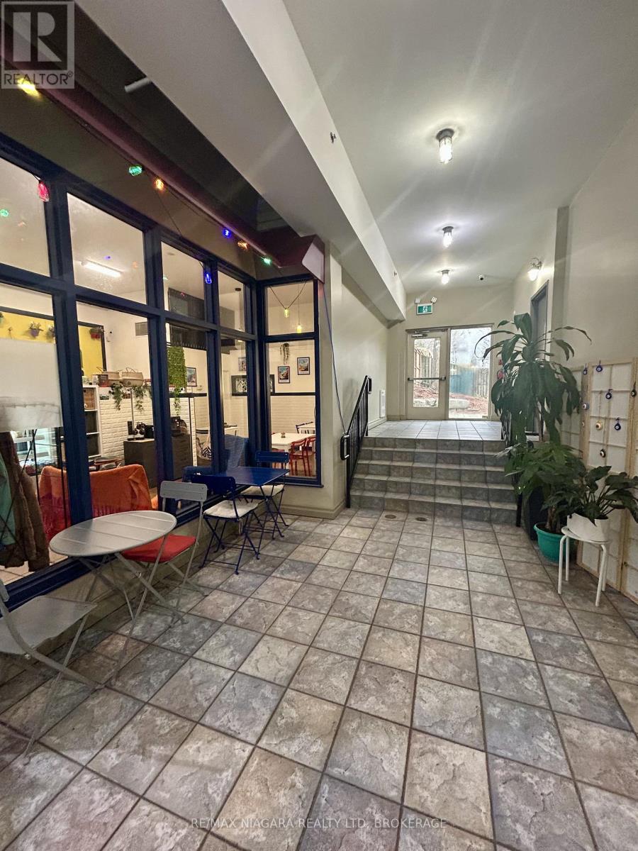 112 - 17 Lock Street, St. Catharines (Port Dalhousie), Ontario  L2N 5B6 - Photo 2 - X12757812