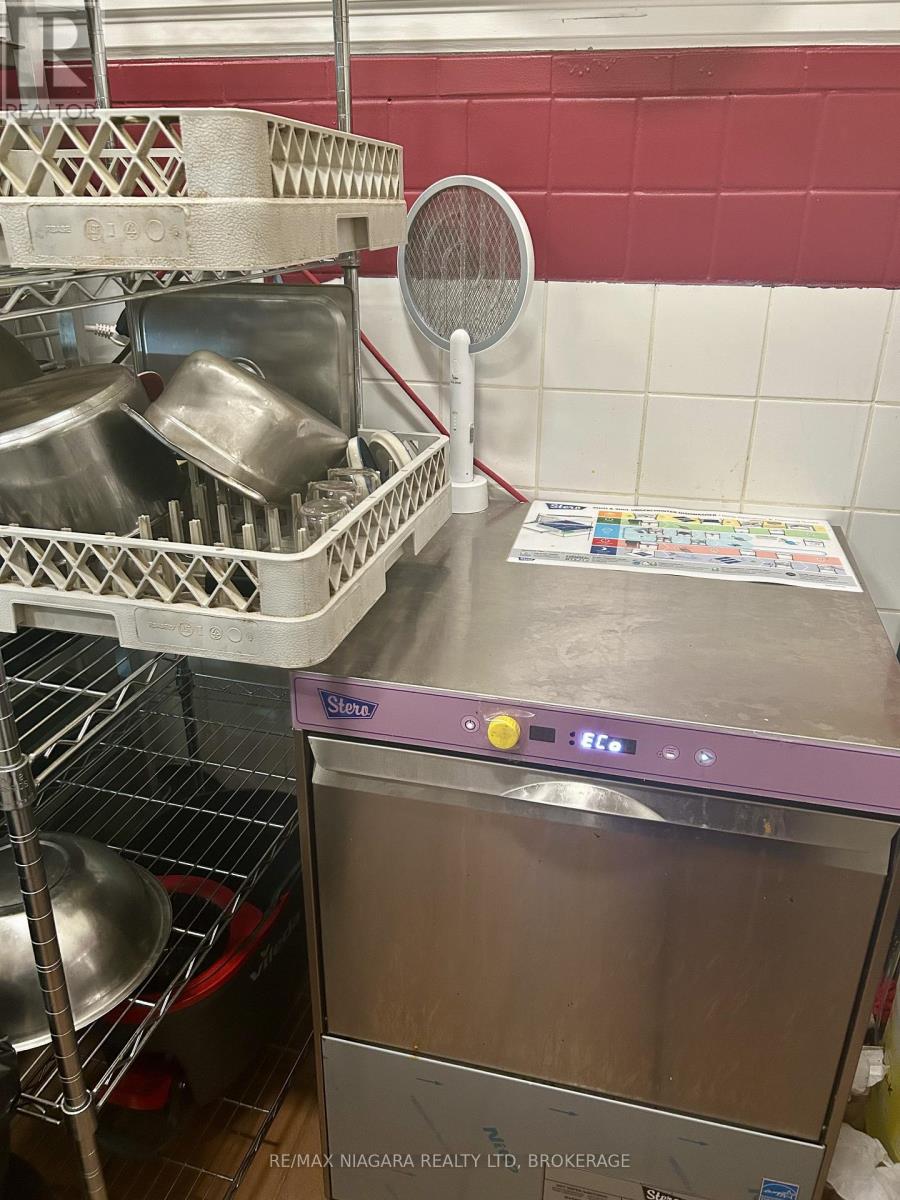 112 - 17 Lock Street, St. Catharines (Port Dalhousie), Ontario  L2N 5B6 - Photo 11 - X12757812